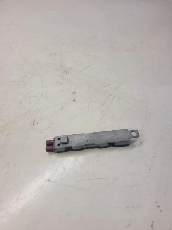 WZMACNIACZ ANTENY AUDI A3 8P LIFT CABRIO 8P7035225