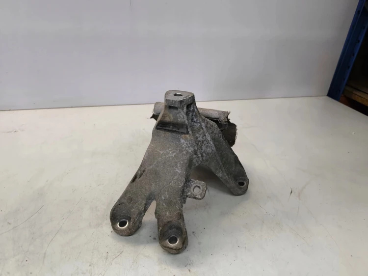 ŁAPA WSPORNIK SILNIKA PRAWA AUDI A4 B8 A5 8T Q5 8R 8K0199308BR ORYGINAŁ !!!