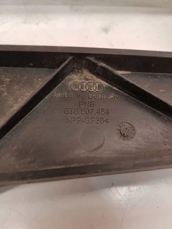 ŚLIZG ZDERZAKA PRAWY TYŁ AUDI A5 8T8807454