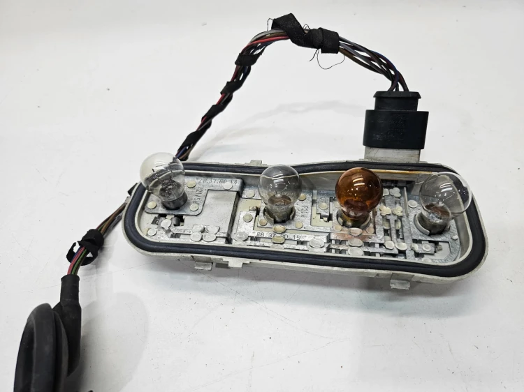 WKŁAD LAMPY PRAWY TYŁ AUDI A4 B6 KOMBI AVANT 8E9945258 ORYGINAŁ