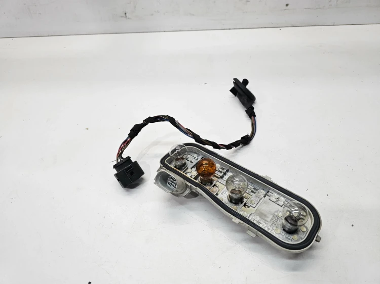 WKŁAD LAMPY PRAWY TYŁ AUDI A4 B6 KOMBI AVANT 8E9945258 ORYGINAŁ
