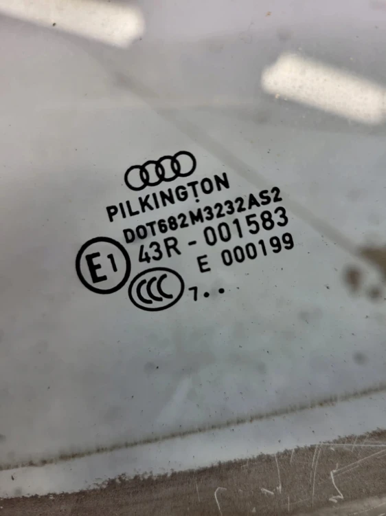 SZYBA BOCZNA DRZWI LEWY TYŁ AUDI A4 B8 8K5 2007R