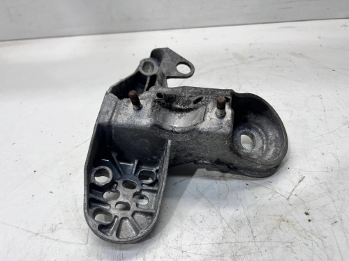 ŁAPA MOCOWANIE PODUSZKI SILNIKA LEWA AUDI A4 B6 B7 8E0199351M