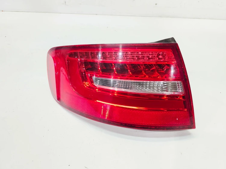 LAMPA LEWY TYŁ LED W BŁOTNIK AUDI A4 B8 LIFT AVANT 8K9945095D