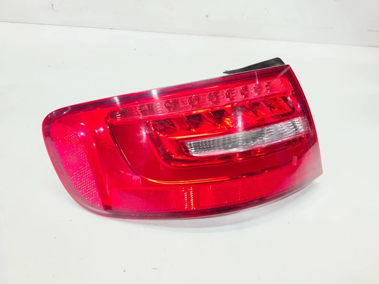 LAMPA LEWY TYŁ LED W BŁOTNIK AUDI A4 B8 LIFT AVANT 8K9945095D