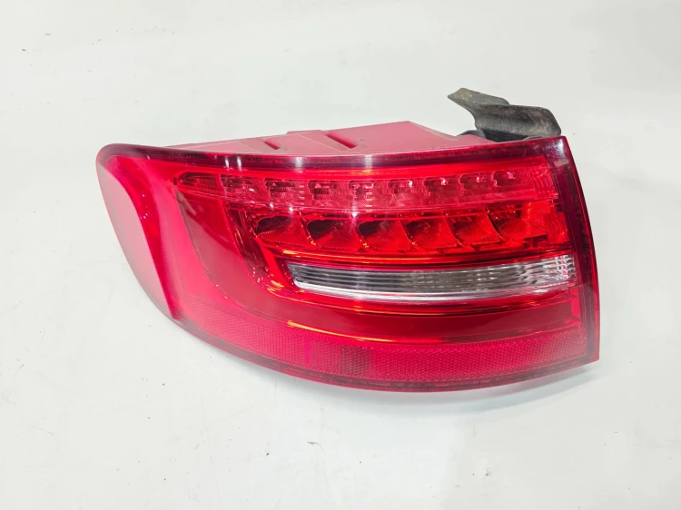 LAMPA LEWY TYŁ LED W BŁOTNIK AUDI A4 B8 LIFT AVANT 8K9945095D