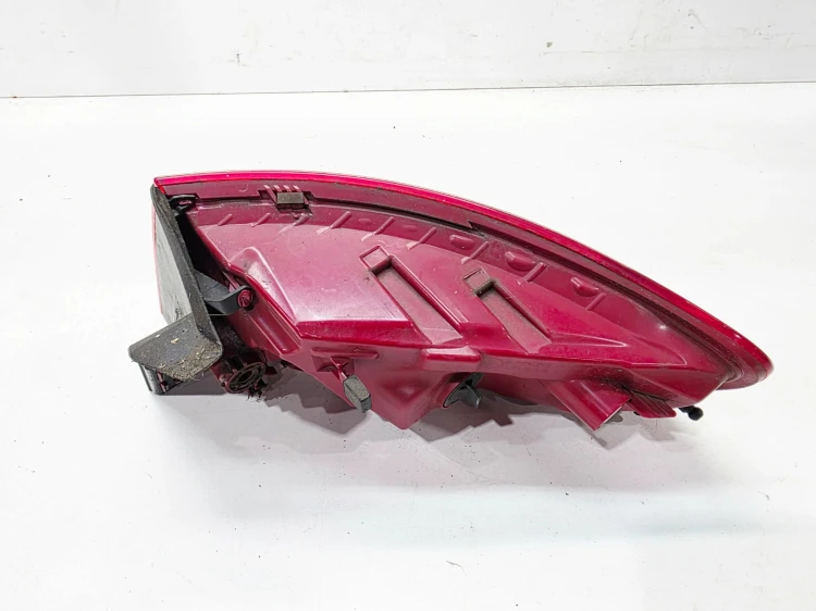 LAMPA LEWY TYŁ LED W BŁOTNIK AUDI A4 B8 LIFT AVANT 8K9945095D