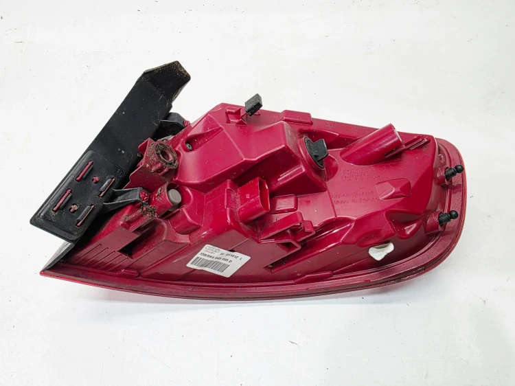 LAMPA LEWY TYŁ LED W BŁOTNIK AUDI A4 B8 LIFT AVANT 8K9945095D