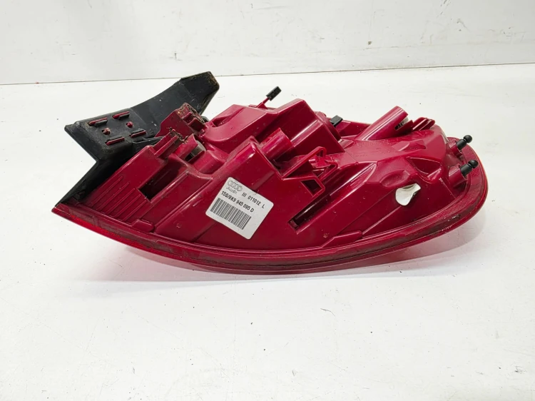 LAMPA LEWY TYŁ LED W BŁOTNIK AUDI A4 B8 LIFT AVANT 8K9945095D