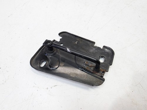 ZAMEK MASKI RYGIEL LEWY AUDI A3 8V 8V0823185B