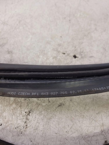 USZCZELKA KLAPY BAGAŻNIKA AUDI A1 3D 8X3827705