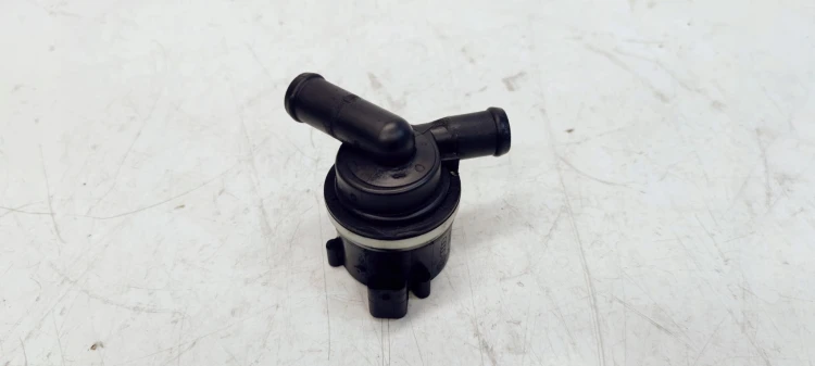DODATKOWA POMPA WODY AUDI VW 03L965561A 2,0 TDI