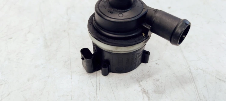 DODATKOWA POMPA WODY AUDI VW 03L965561A 2,0 TDI
