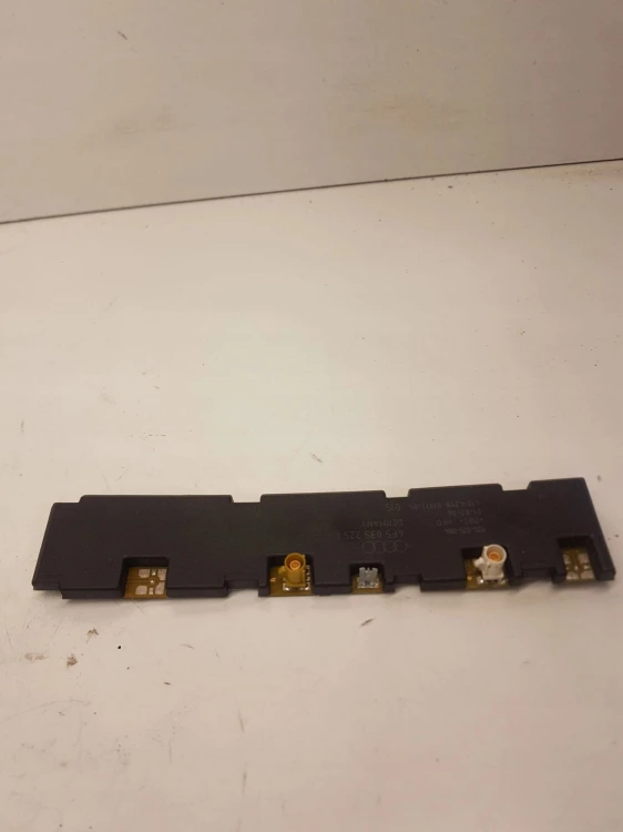WZMACNIACZ ANTENOWY AUDI A3 A4 A6 4F5035225L