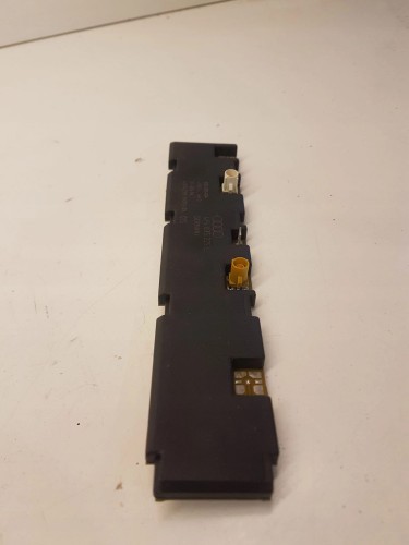 WZMACNIACZ ANTENOWY AUDI A3 A4 A6 4F5035225L