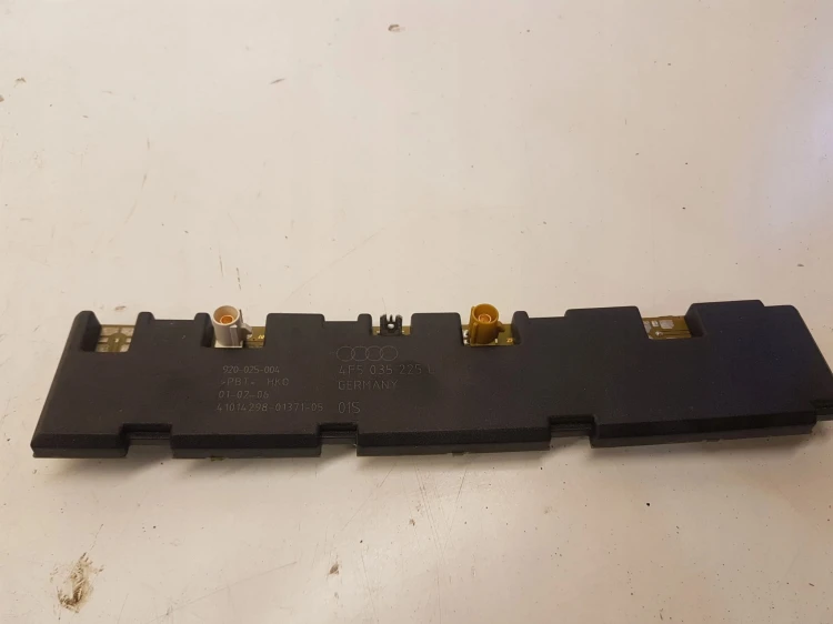 WZMACNIACZ ANTENOWY AUDI A3 A4 A6 4F5035225L