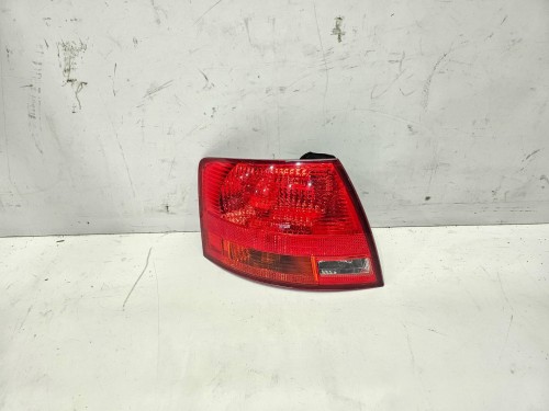 LAMPA LEWY TYŁ W BŁOTNIK AUDI A4 B7 KOMBI AVANT 8E9945095E ORYGINAŁ