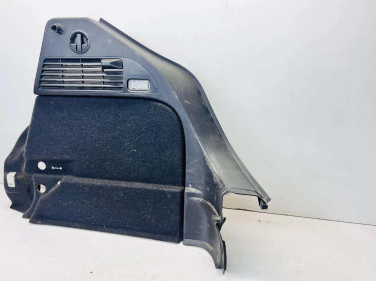 BOCZEK BAGAŻNIKA PRAWY AUDI A1 3 DRZWI 8X3867762B