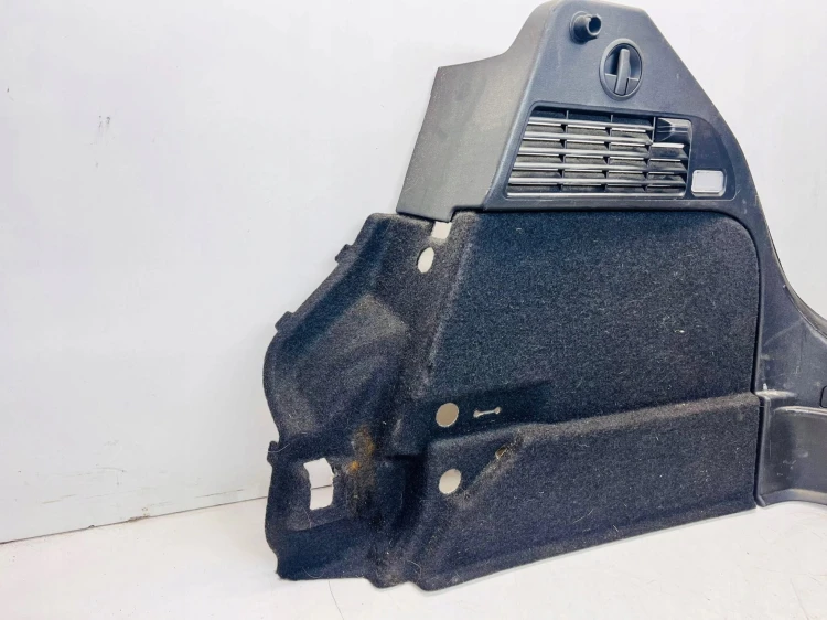 BOCZEK BAGAŻNIKA PRAWY AUDI A1 3 DRZWI 8X3867762B
