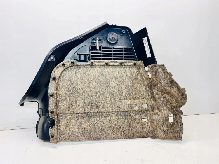 BOCZEK BAGAŻNIKA PRAWY AUDI A1 3 DRZWI 8X3867762B