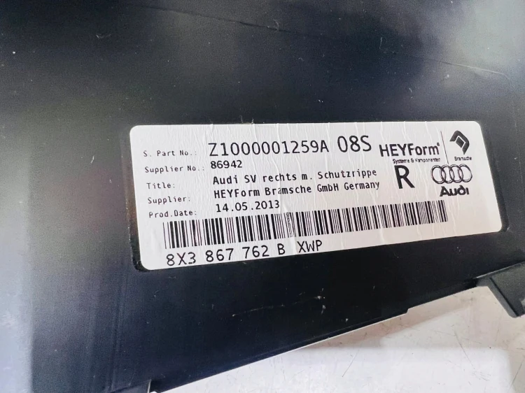 BOCZEK BAGAŻNIKA PRAWY AUDI A1 3 DRZWI 8X3867762B
