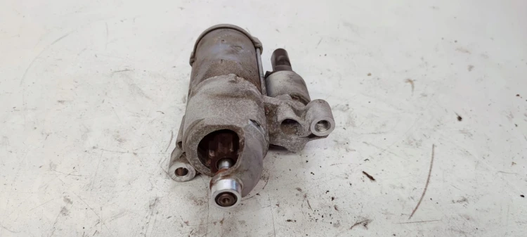 ROZRUSZNIK AUDI A4 B8 A5 8T 2.0 TDI 04L911021 *72*