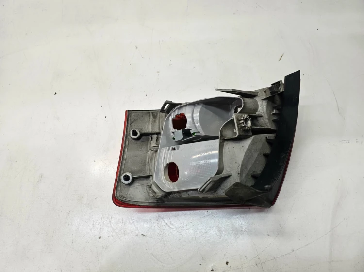 LAMPA LEWY TYŁ W BŁOTNIK AUDI A4 B7 KOMBI AVANT 8E9945095E ORYGINAŁ