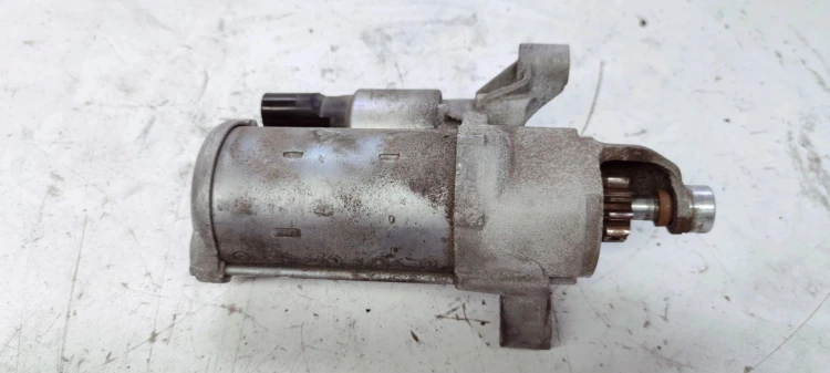 ROZRUSZNIK AUDI A4 B8 A5 8T 2.0 TDI 04L911021 *72*