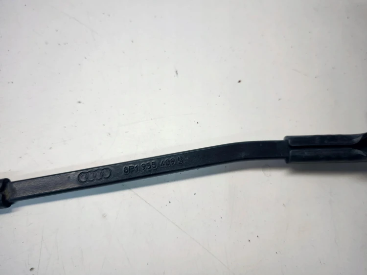 RAMIĘ WYCIERACZKI LEWY PRZÓD AUDI A3 8P 8P1955409B