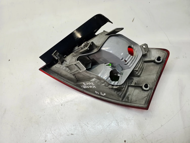 LAMPA LEWY TYŁ W BŁOTNIK AUDI A4 B7 KOMBI AVANT 8E9945095E ORYGINAŁ