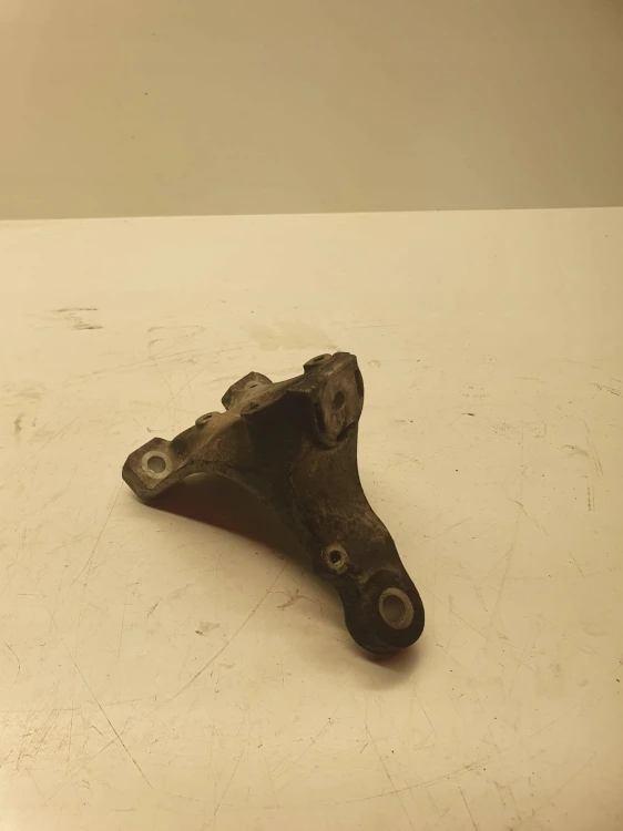 ŁAPA PODPORA SILNIKA AUDI S4 B6 B7 8E0199307AD 4,2