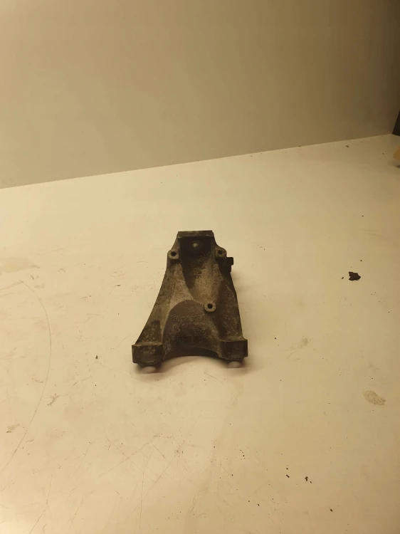 ŁAPA PODPORA SILNIKA AUDI S4 B6 B7 8E0199307AD 4,2