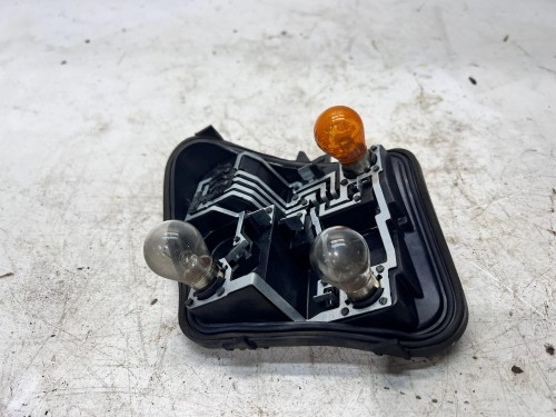 WKŁAD LAMPY LEWY TYŁ W BŁOTNIK AUDI A3 8P 8P4945257D