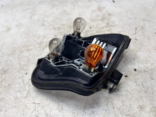 WKŁAD LAMPY LEWY TYŁ W BŁOTNIK AUDI A3 8P 8P4945257D