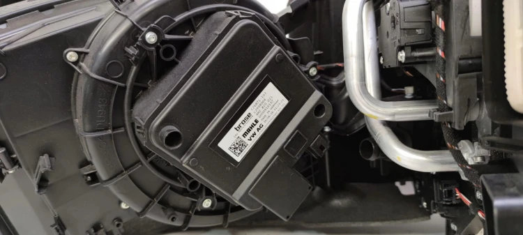 NAGRZEWNICA KOMPLETNA AUDI A4 B9 8W2816005G UK