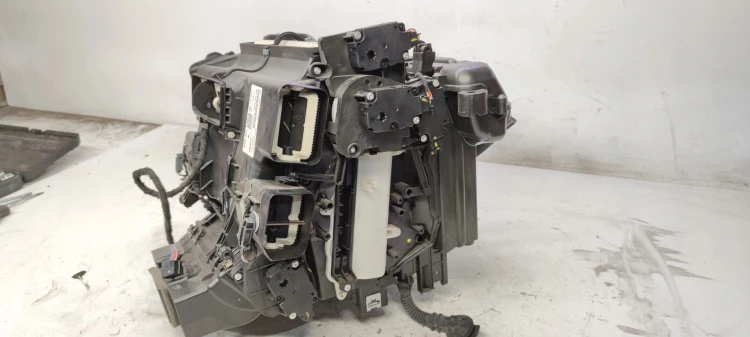 NAGRZEWNICA KOMPLETNA AUDI A4 B9 8W2816005G UK