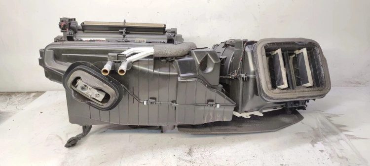 NAGRZEWNICA KOMPLETNA AUDI A4 B9 8W2816005G UK
