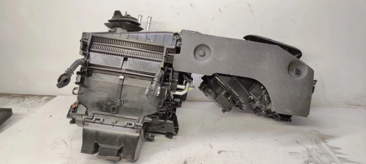 NAGRZEWNICA KOMPLETNA AUDI A4 B9 8W2816005G UK