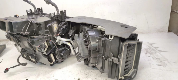 NAGRZEWNICA KOMPLETNA AUDI A4 B9 8W2816005G UK