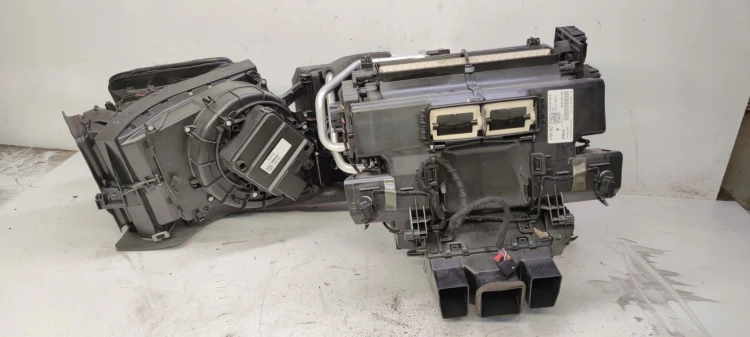 NAGRZEWNICA KOMPLETNA AUDI A4 B9 8W2816005G UK