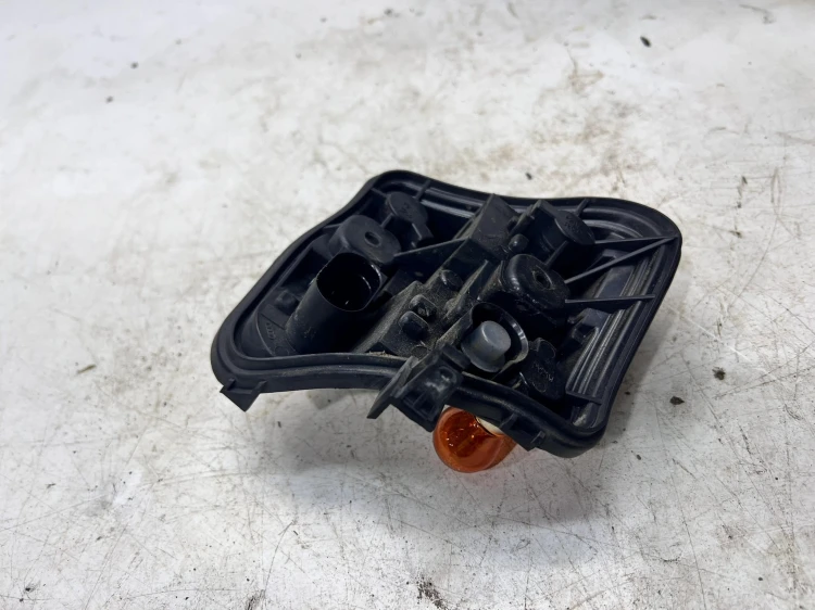 WKŁAD LAMPY LEWY TYŁ W BŁOTNIK AUDI A3 8P 8P4945257D