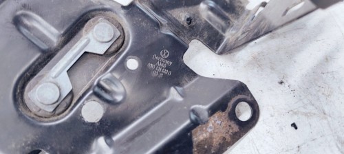 UCHWYT MOCOWANIE ZAWORÓW AUDI A4 A5 A6 03G131133D