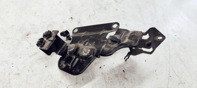 UCHWYT MOCOWANIE ZAWORÓW AUDI A4 A5 A6 03G131133D