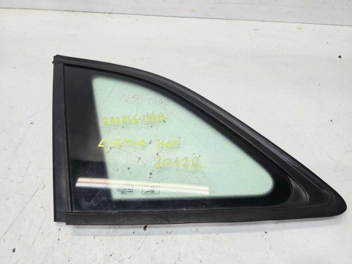 SZYBA KAROSERYJNA POD LISTWĘ MAT LEWY TYŁ AUDI Q5 8R 8R0845299M 2012R