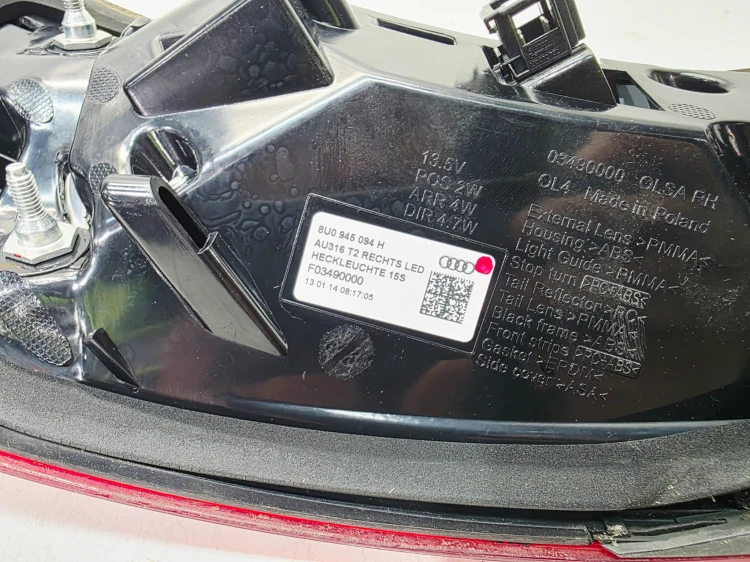 LAMPA PRAWY TYŁ LED AUDI Q3 8U 8U0945094H