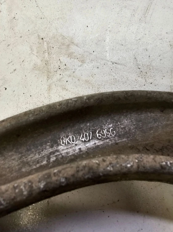 WAHACZ LEWY PRZÓD AUDI A4 B8 A5 Q5 A6 8K0407695G DUŻY