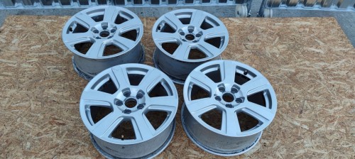 FELGA FELGI AUDI A4 A5 Q5 8J R17 ET39 8R0601025
