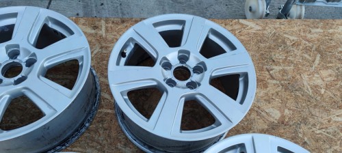 FELGA FELGI AUDI A4 A5 Q5 8J R17 ET39 8R0601025