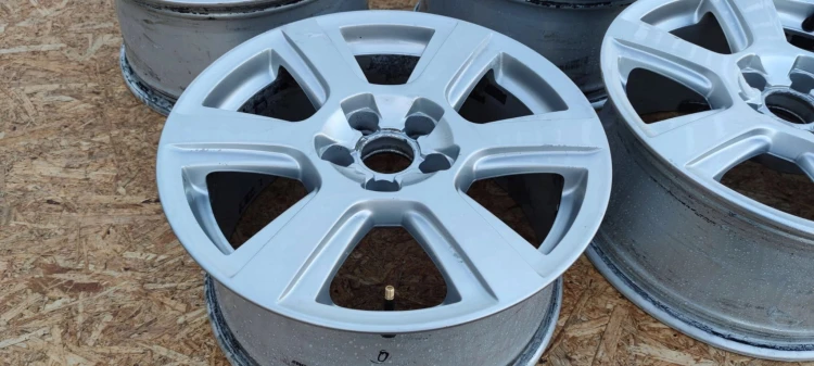 FELGA FELGI AUDI A4 A5 Q5 8J R17 ET39 8R0601025