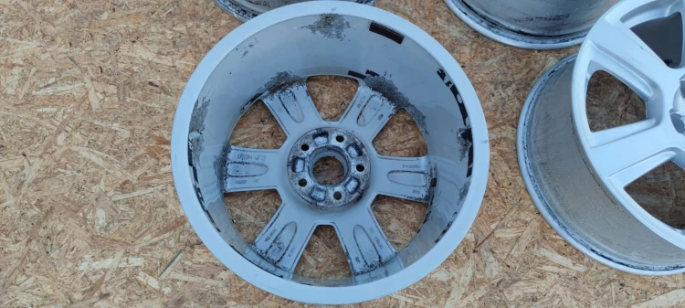 FELGA FELGI AUDI A4 A5 Q5 8J R17 ET39 8R0601025
